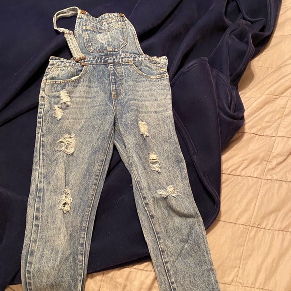 Clothes - Picture 7 of 7